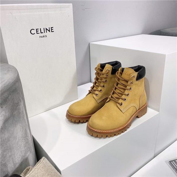 賽琳Celine新款大黃蜂馬丁短靴,磨砂牛皮鞋面,內裡墊腳絲綢牛皮,上腳